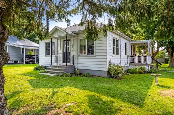 Prescott, ON K0E 1T0,385 PARK ST E