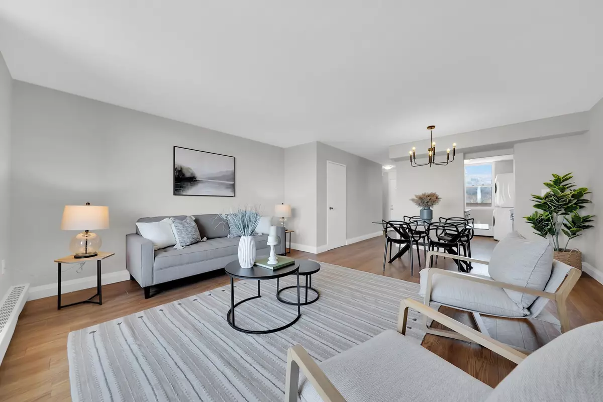 Hamilton, ON L8K 5N2,350 Quigley RD #424