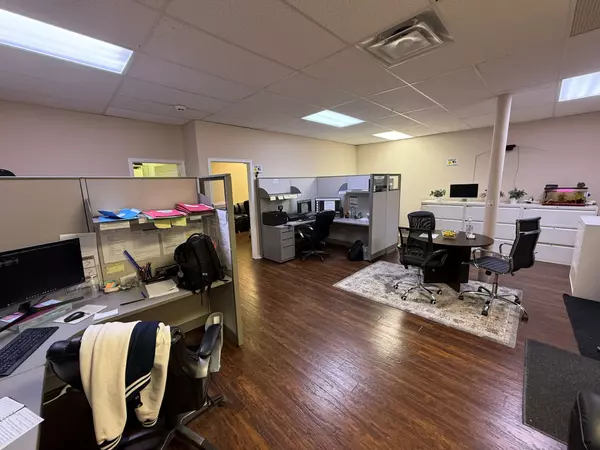 Toronto W06, ON M8V 1G9,2731 Lake Shore BLVD W #214