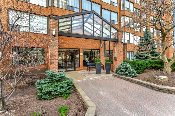 Burlington, ON L7S 2J3,1270 Maple Crossing BLVD #1610