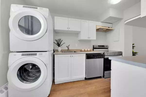 Hamilton, ON L8K 5N2,350 Quigley RD #424