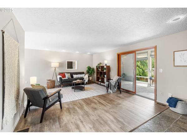 Hillsboro, OR 97124,4032 NE MEADOW LN