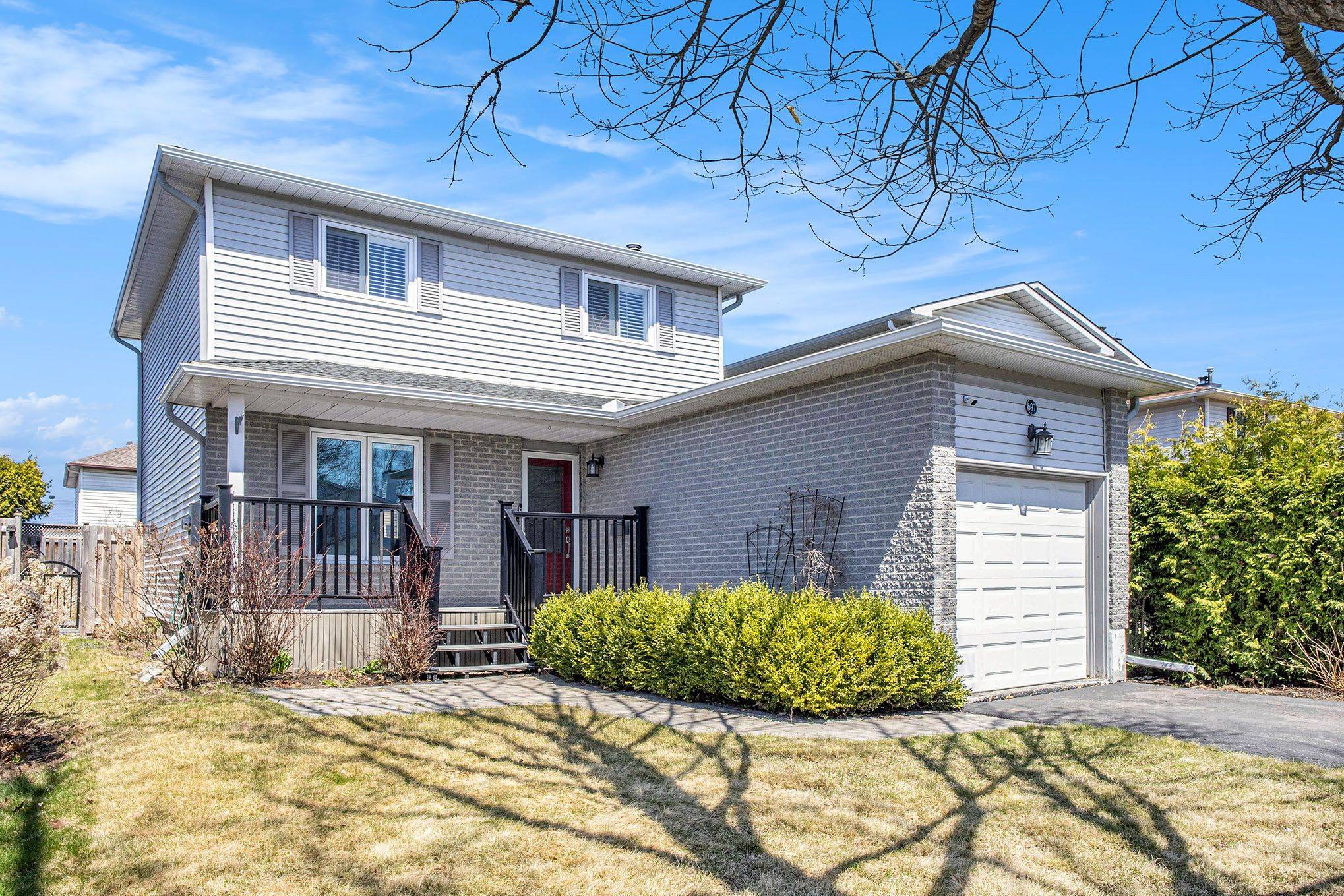 Orleans - Cumberland And Area, ON K4A 2R3,697 Levac DR