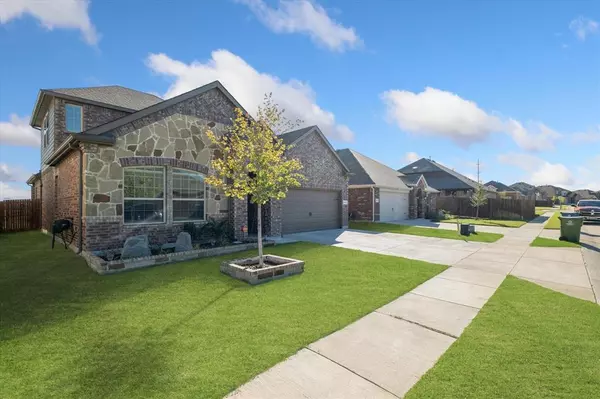 10510 Thunderwood Drive, Aubrey, TX 76227