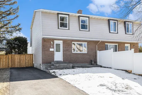 Cyrville - Carson Grove - Pineview, ON K1J 8A6,3 Lotus CT