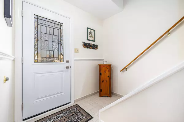 Cyrville - Carson Grove - Pineview, ON K1J 8A6,3 Lotus CT