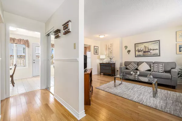 Cyrville - Carson Grove - Pineview, ON K1J 8A6,3 Lotus CT