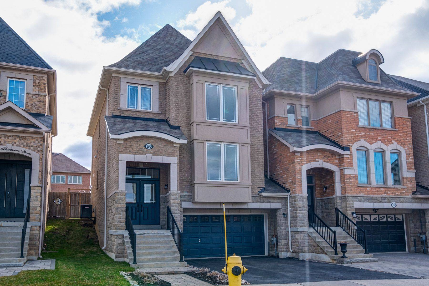 Whitchurch-stouffville, ON L4A 0W3,190 Bartsview CIR