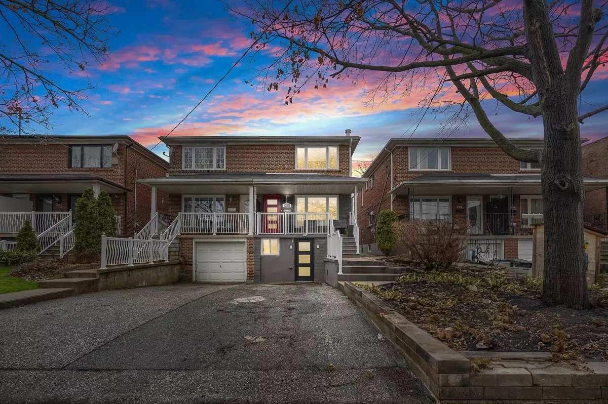 Toronto W02, ON M6P 1W4,270 Maria ST