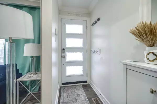 Toronto W02, ON M6P 1W4,270 Maria ST