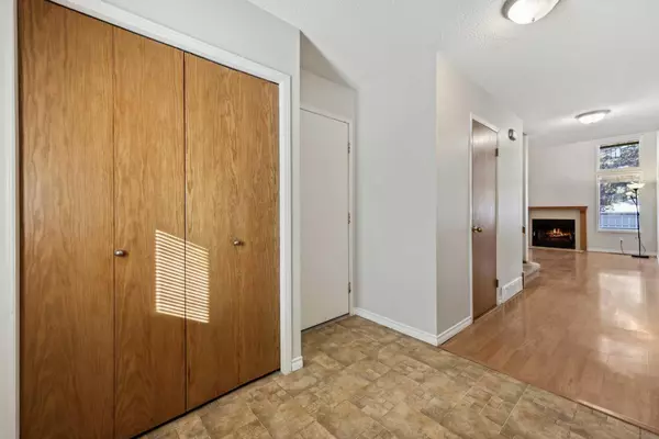 Calgary, AB T3A4M6,206 Edgedale GDNS NW