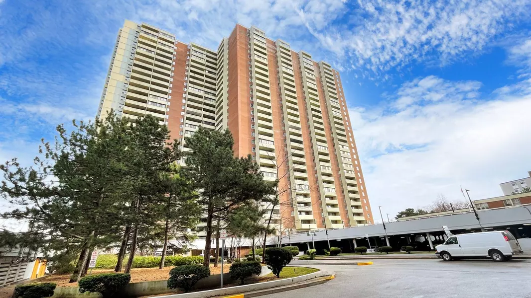 5 Massey SQ #1815, Toronto E03, ON M4C 5L6