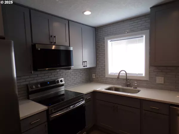 Woodburn, OR 97071,870 W LINCOLN ST
