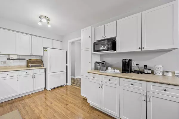 Collingwood, ON L9Y 4L7,163 Collins ST