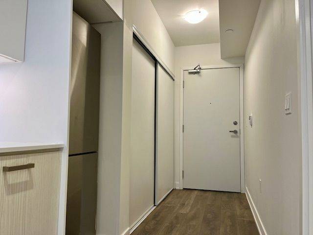 Toronto C10, ON M4P 1V2,99 Broadway AVE #2705