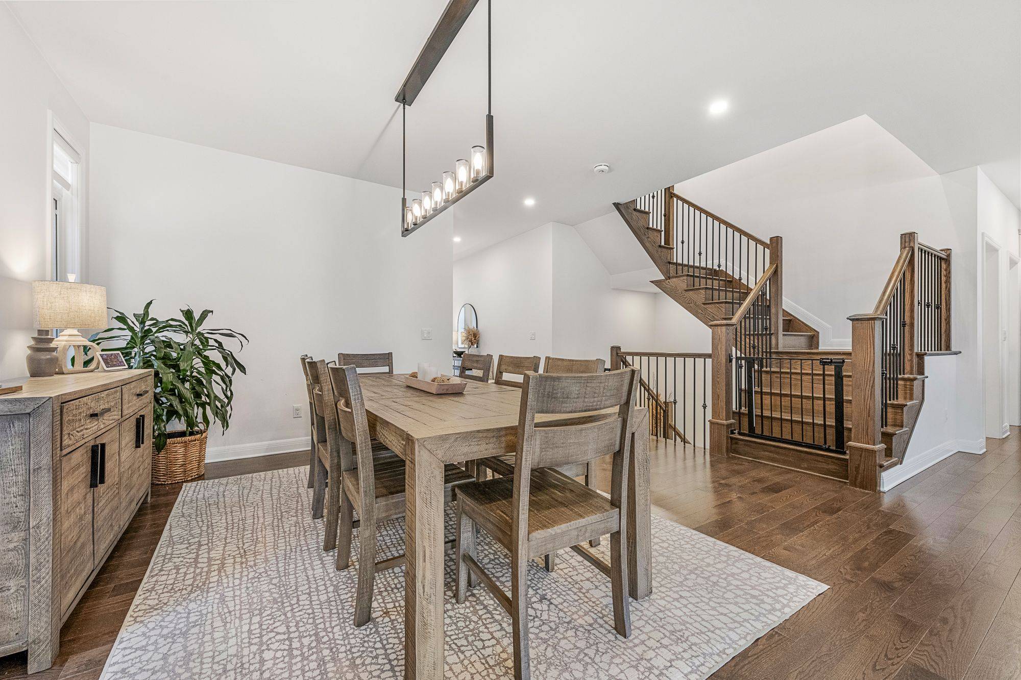 Manor Park - Cardinal Glen And Area, ON K1K 4Y9,204 Avro CIR