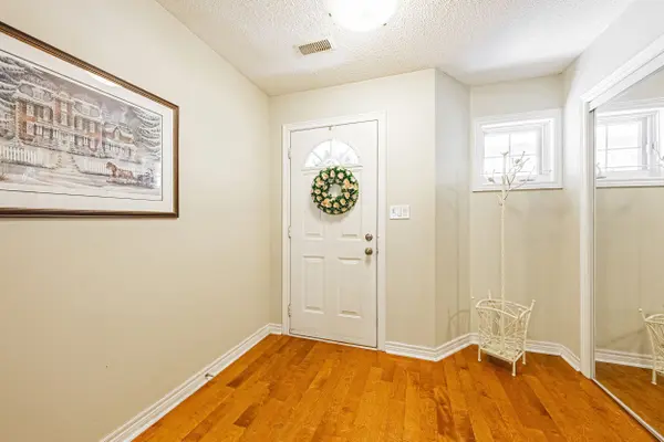 Hamilton, ON L8B 0L1,25 Hamilton ST #15