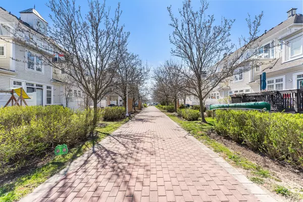 Pickering, ON L1W 1A2,1295 Wharf ST #17
