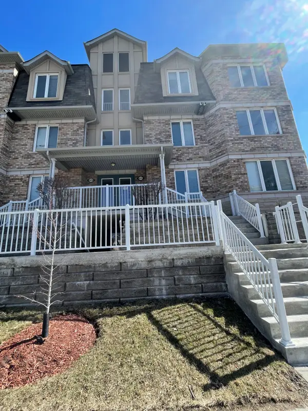 Toronto E04, ON M1L 0E7,647 Warden AVE #4