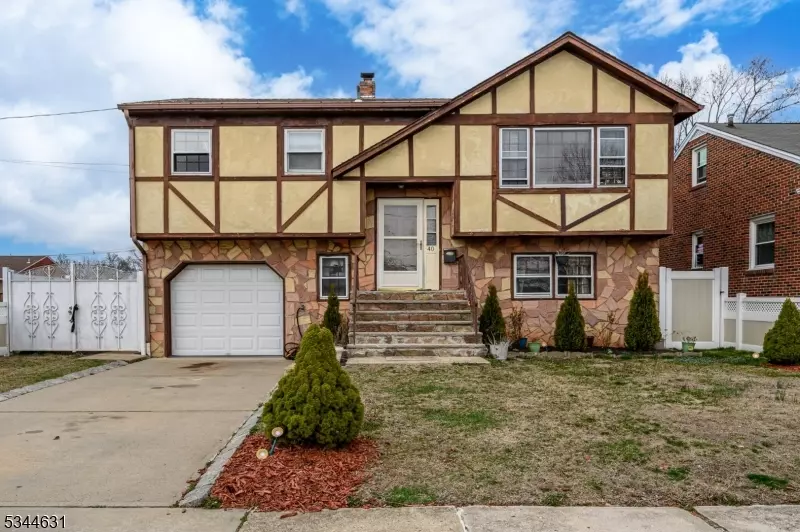 40 Mary St, Carteret Boro, NJ 07008