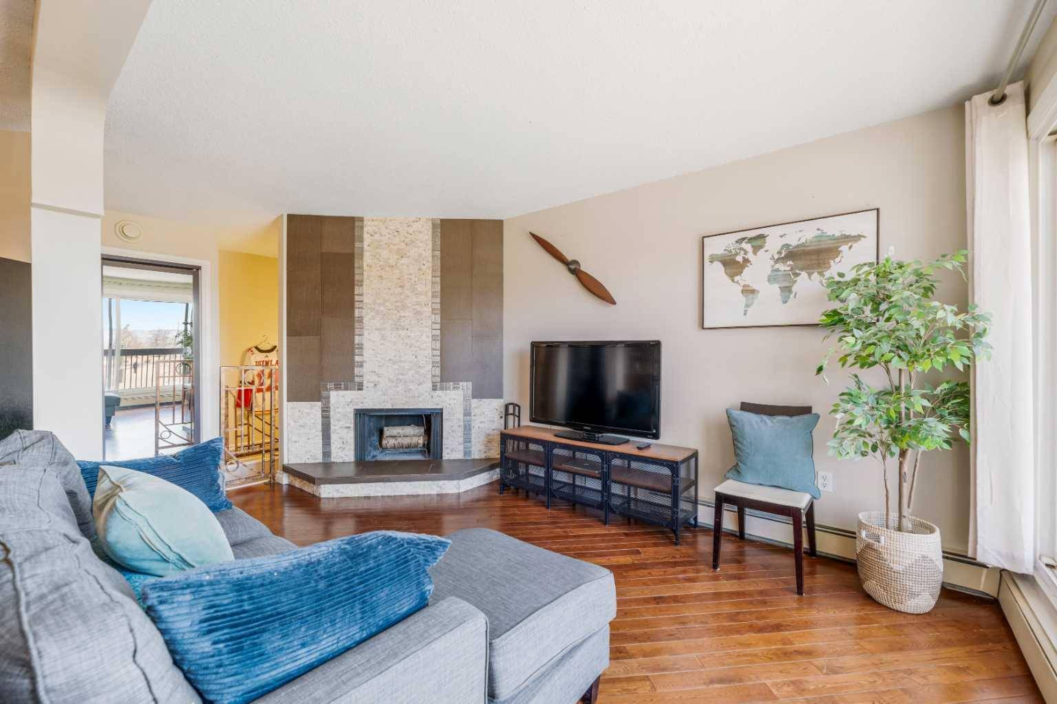 Calgary, AB T2K 0K7,205 5 AVE NE #102