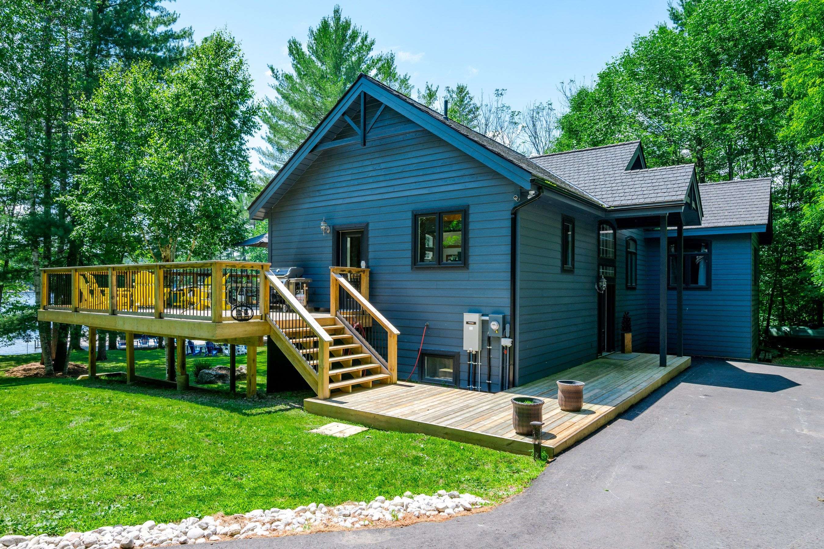 Muskoka Lakes, ON P0B 1J0,1298 Hemlock Point RD