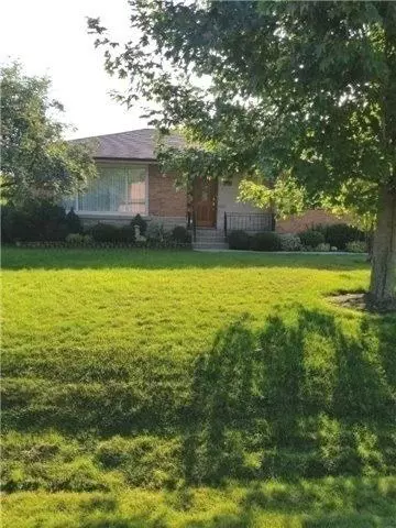 Oakville, ON L6L 3X7,216 Wales CRES