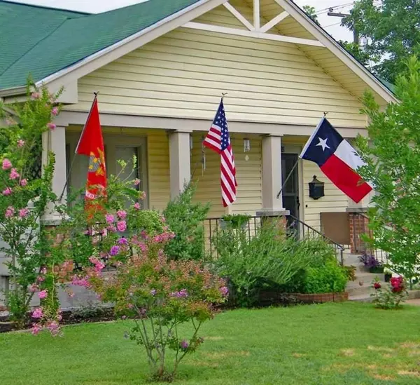 702 E Henry Street, Hamilton, TX 76531