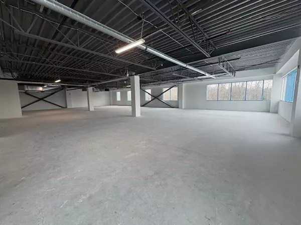 Oshawa, ON L1H 7K4,1707 Thornton RD N #3rd Floor