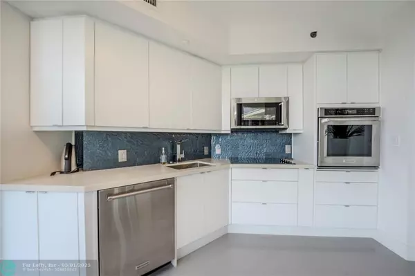 Sunny Isles Beach, FL 33160,19333 Collins AVE #1406