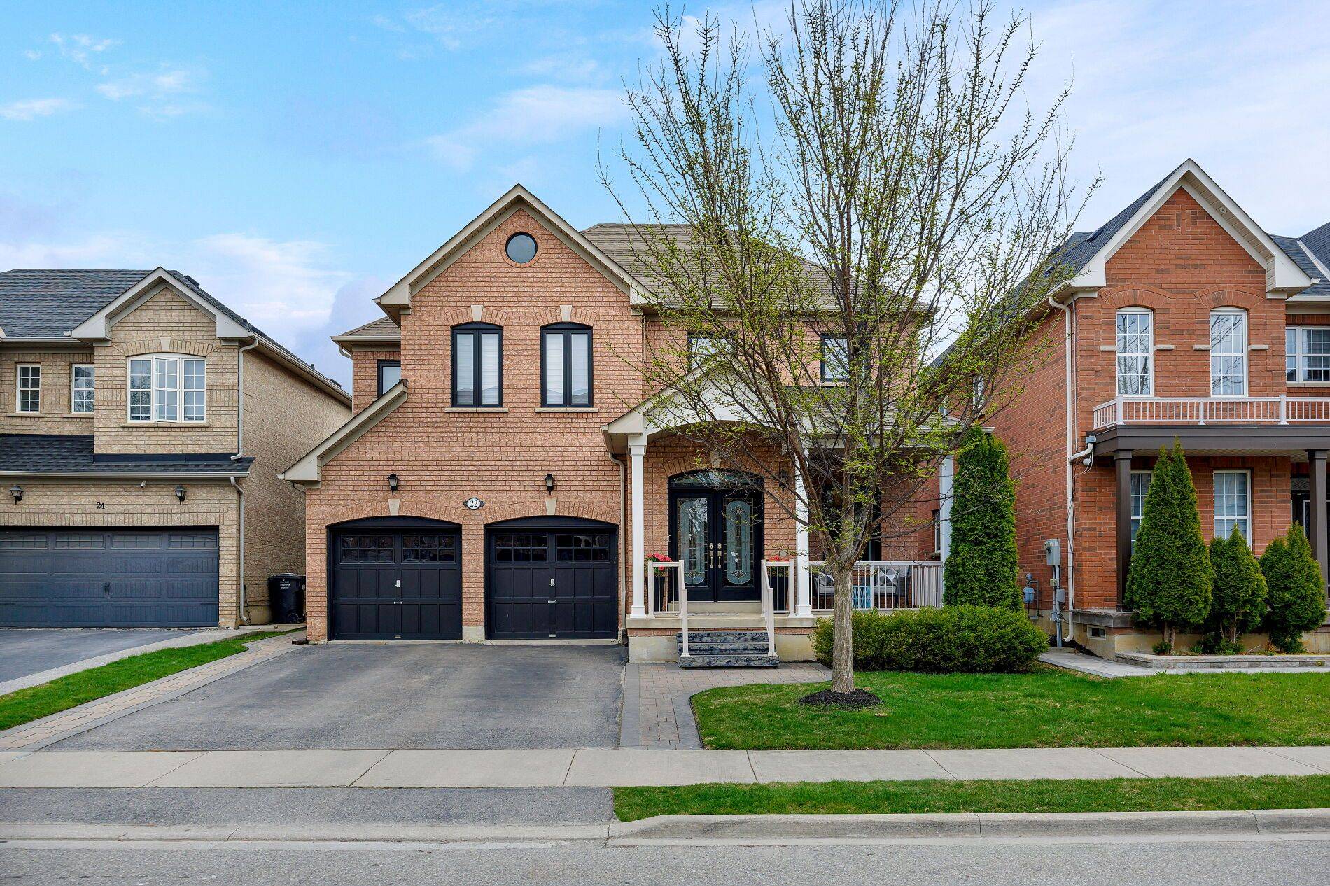 22 Carmel CRES, Brampton, ON L6P 1Y1