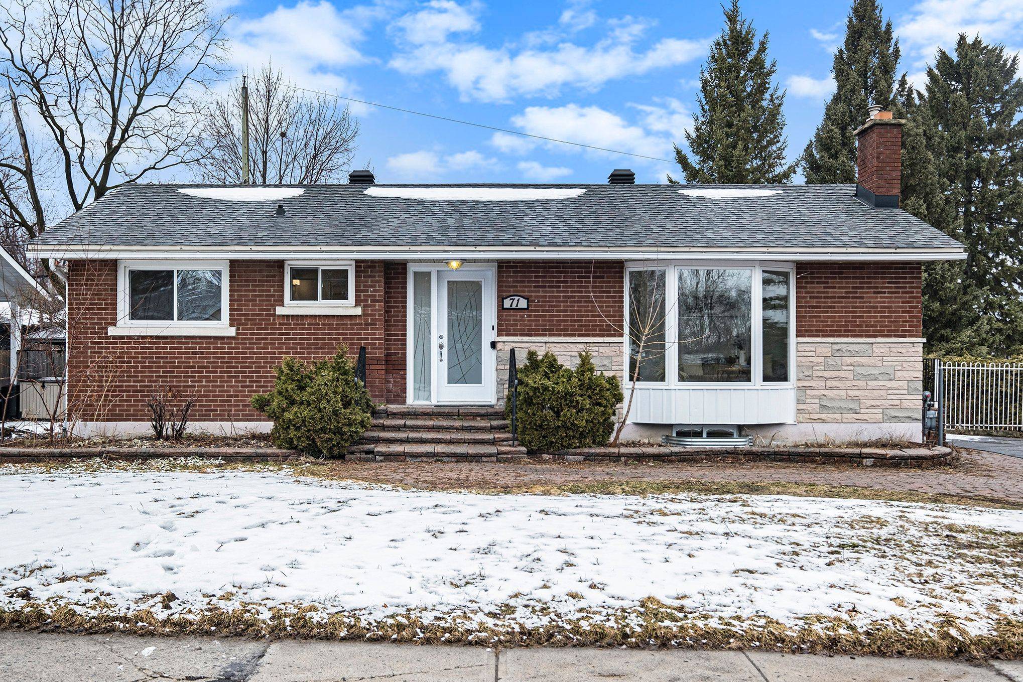 71 Majestic DR N, South Of Baseline To Knoxdale, ON K2G 1C9