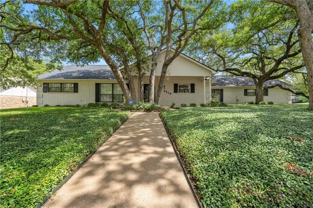 Woodway, TX 76712,8210 Knottingham Drive