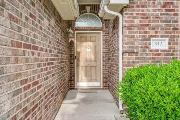 Denton, TX 76208,912 Cole Avenue