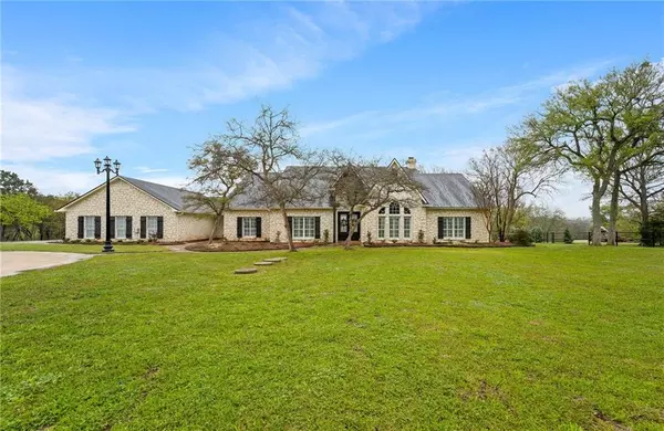 880 Winding Trail,  Crawford,  TX 76638