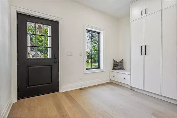 Oakville, ON L6K 3J4,152 CHISHOLM ST