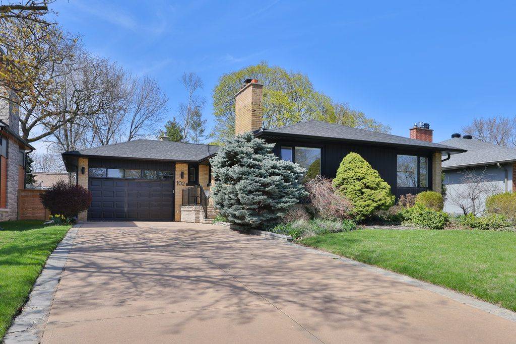 102 Prince George DR, Toronto W08, ON M9B 2X8