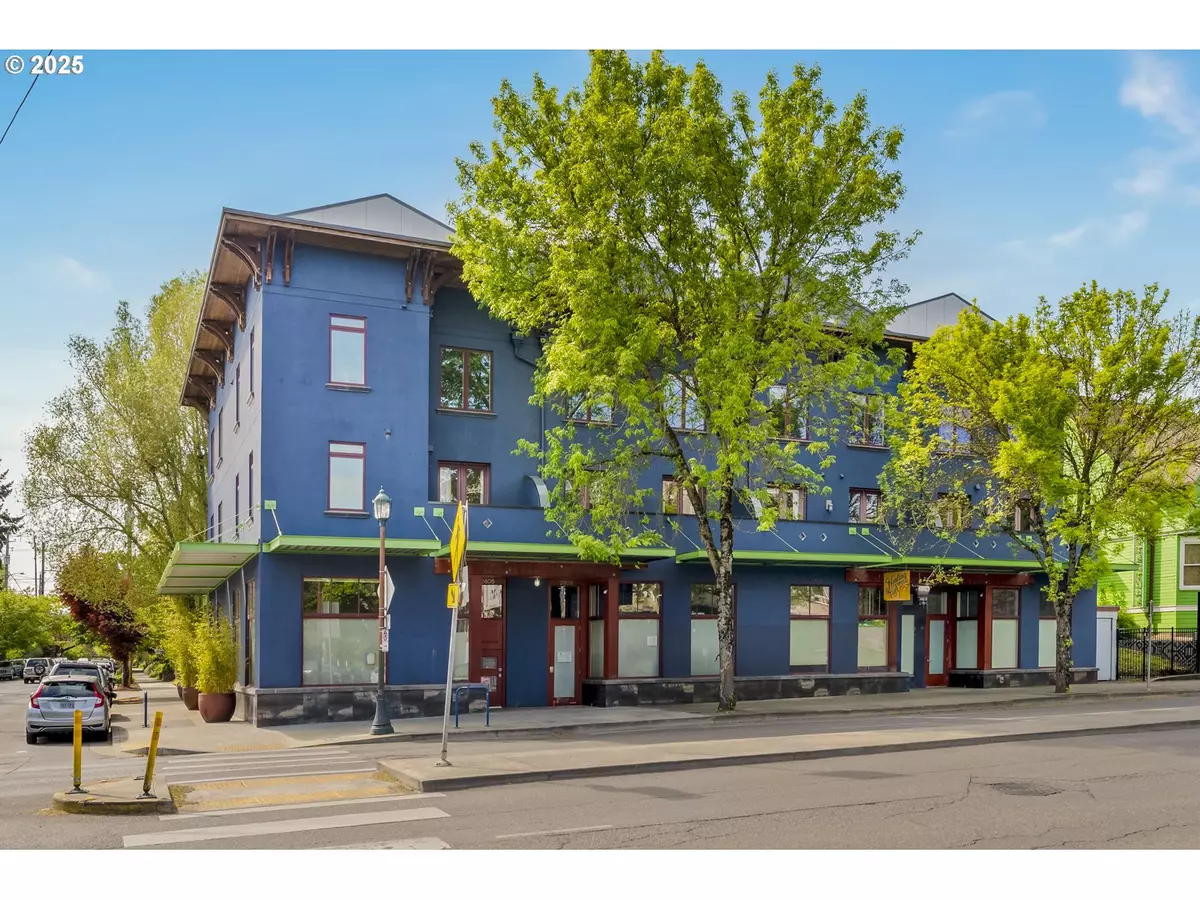 Portland, OR 97212,325 NE GRAHAM ST #8