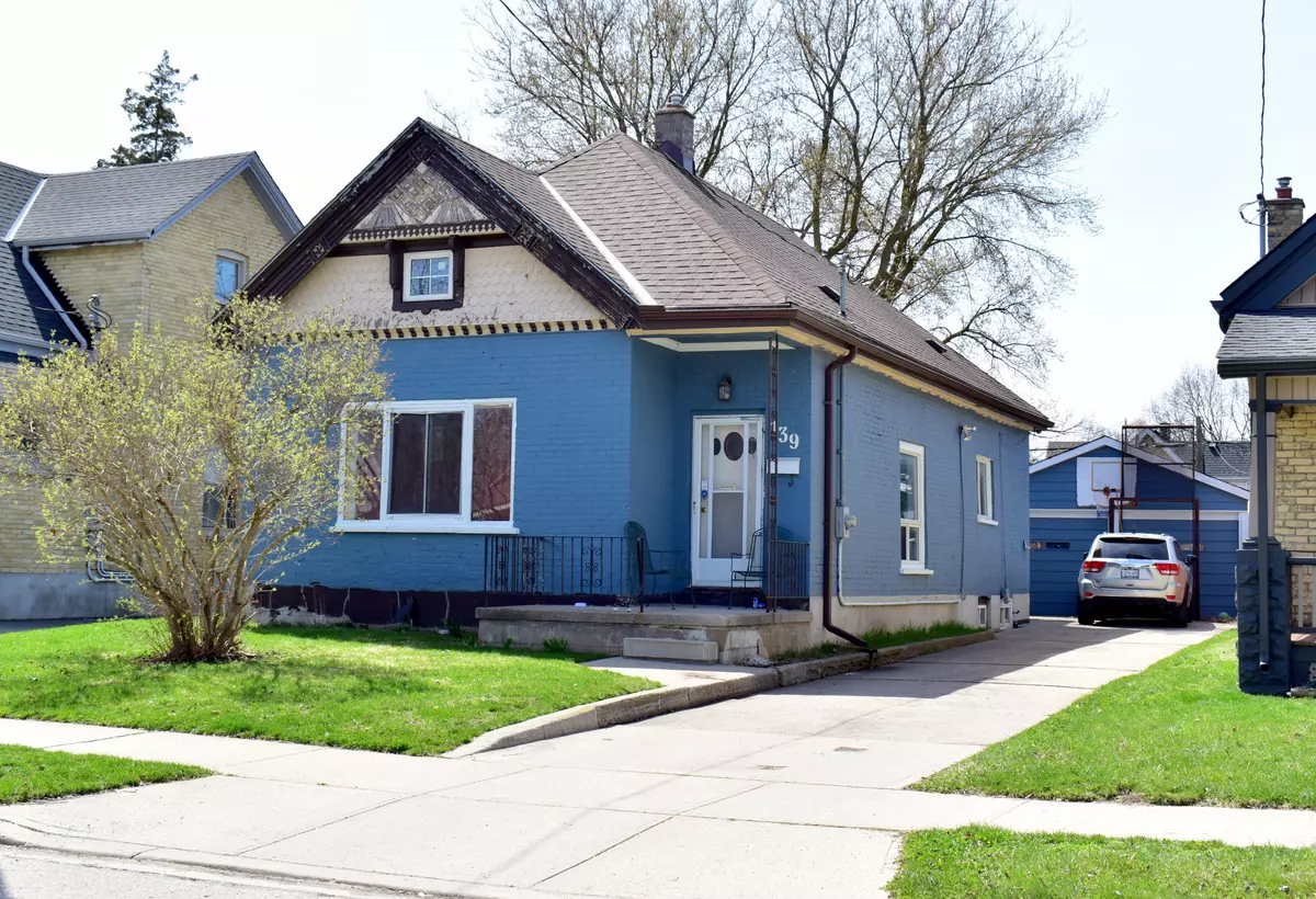 London East, ON N5Z 1Y2,139 Mamelon ST