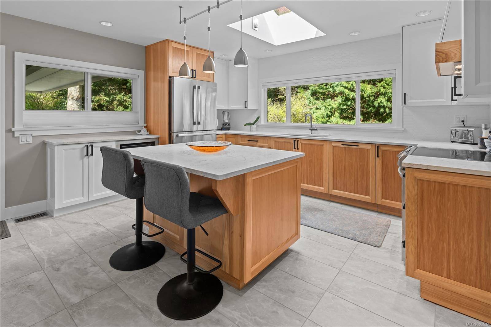 Saanich, BC V8N 1Y8,2879 Phyllis St