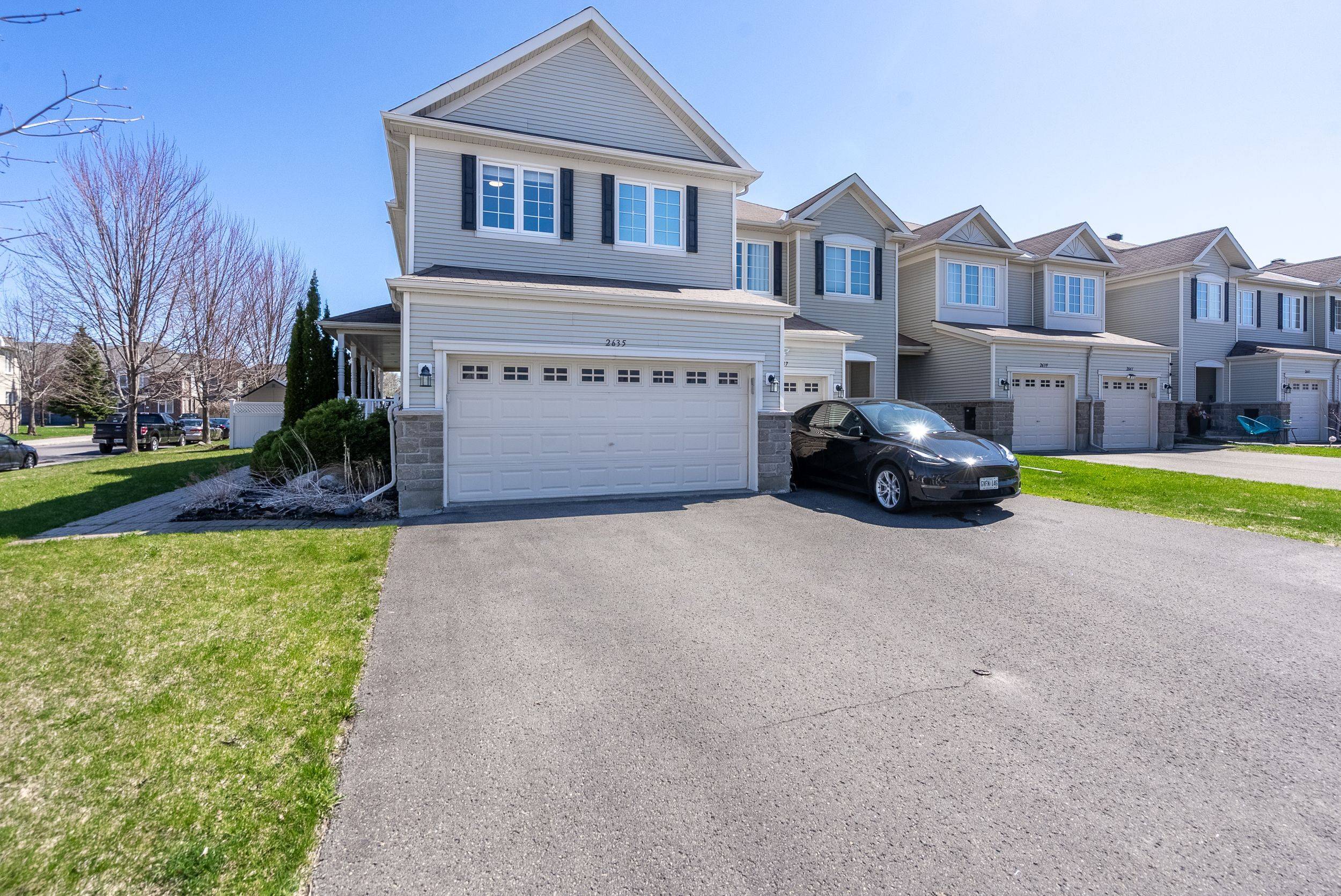 Barrhaven, ON K2J 0Y9,2635 Half Moon Bay RD