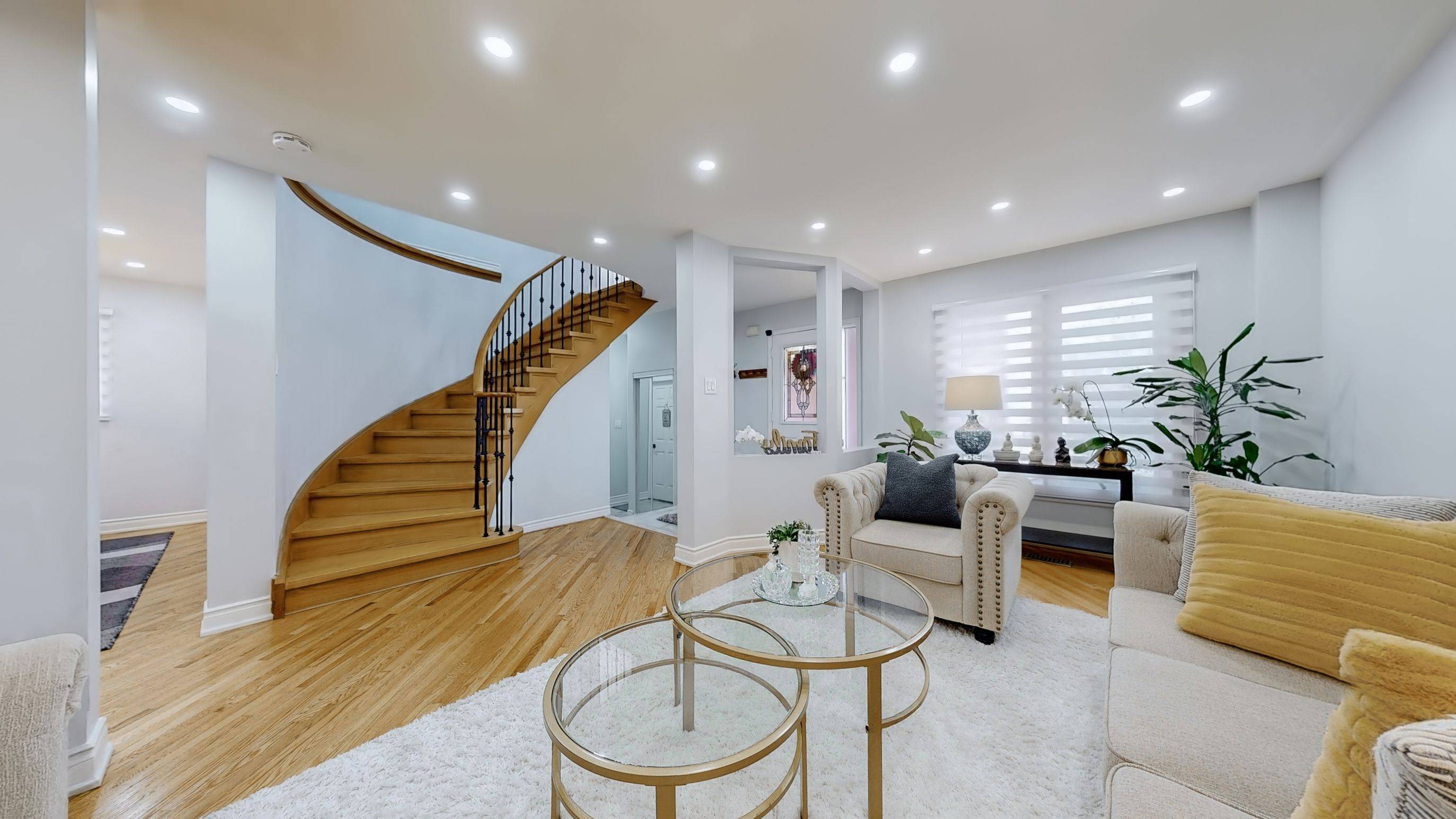 Mississauga, ON L5V 1V4,5253 Floral Hill CRES S