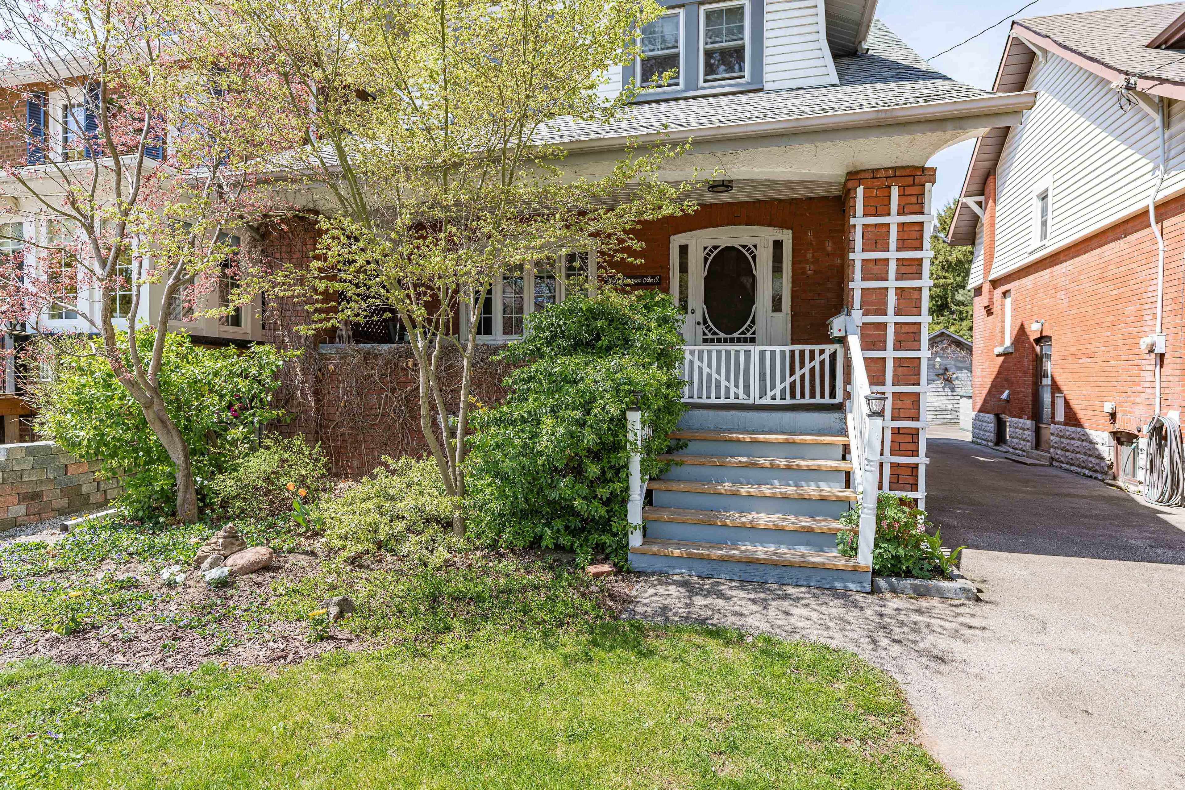 Hamilton, ON L8M 3L6,206 Grosvenor AVE S