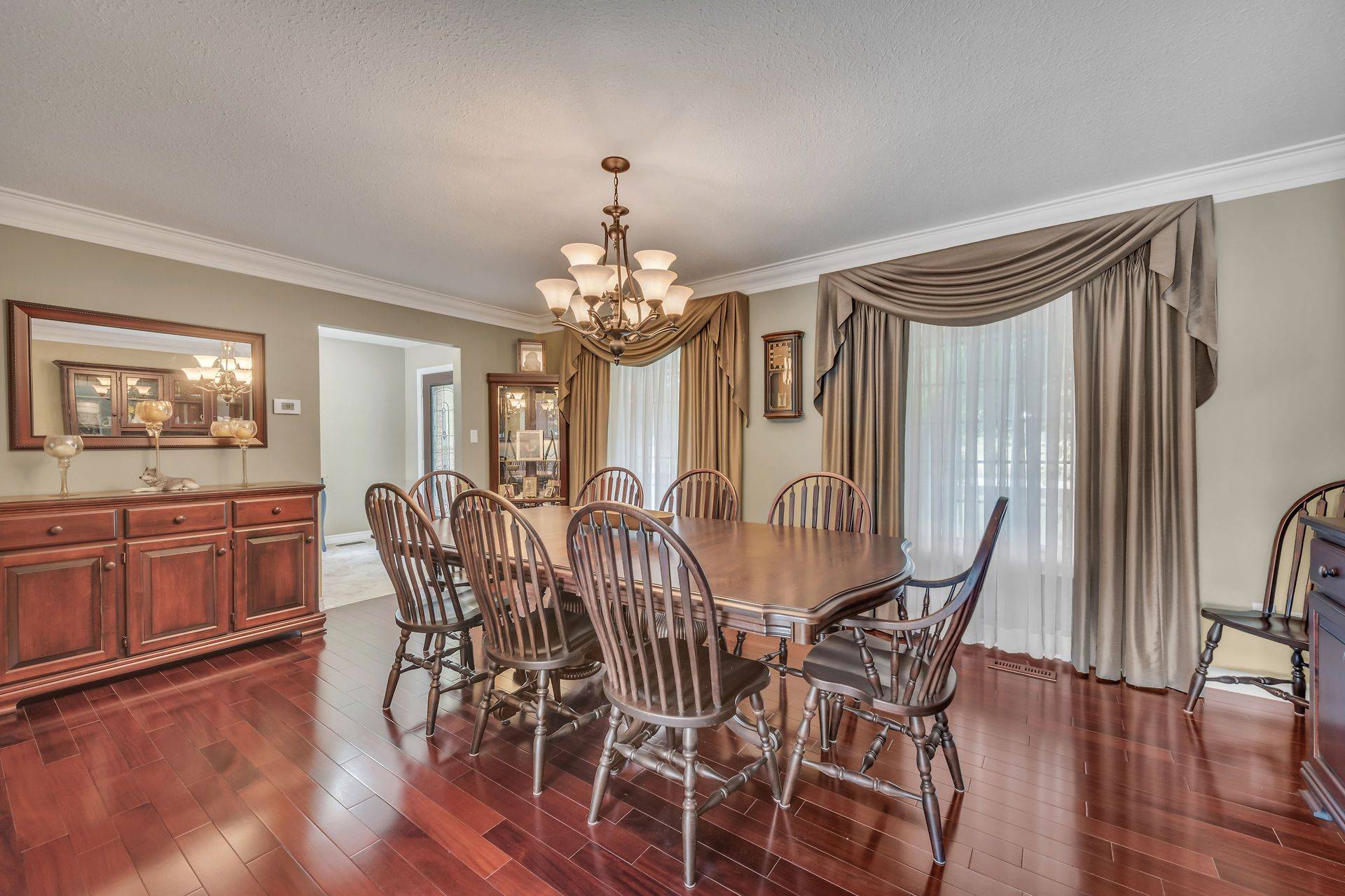 Hamilton, ON L8N 2Z7,861 Centre RD