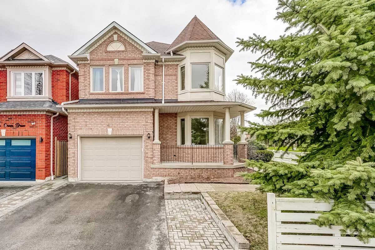 Whitby, ON L1R 2P9,47 Castle Green DR