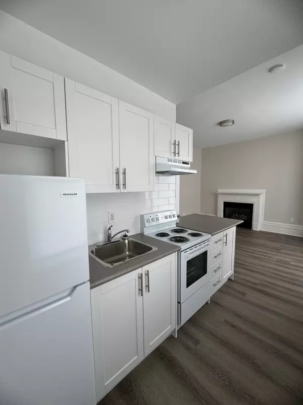 Hamilton, ON L8N 2C3,139 1/2 John ST S #3