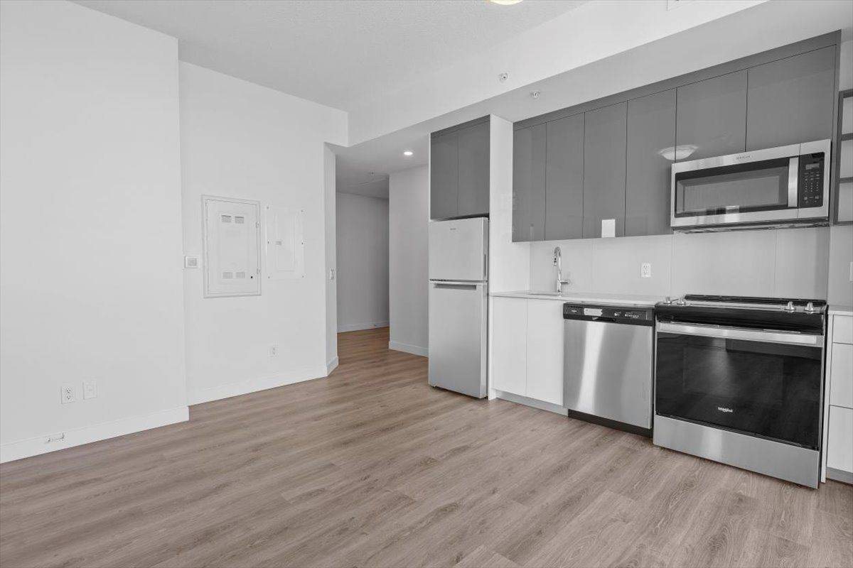 Kitchener, ON N2H 0C7,60 Frederick ST #1407