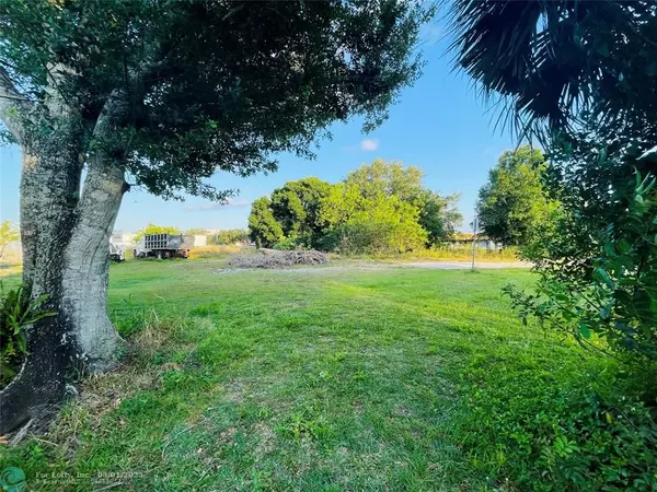 Fort Pierce, FL 34950,5304 Okeechobee Rd