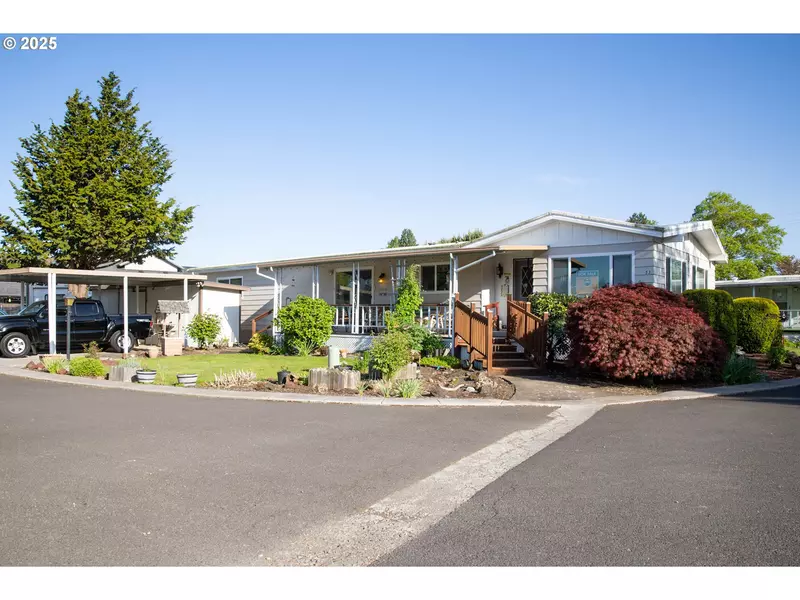 1225 W 10TH AVE, Junction City, OR 97448