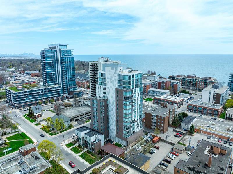 8 Ann ST #401, Mississauga, ON L5G 3E6